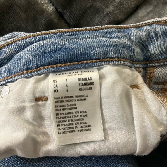 American Eagle highest rise mom jean - Picture 5 of 9